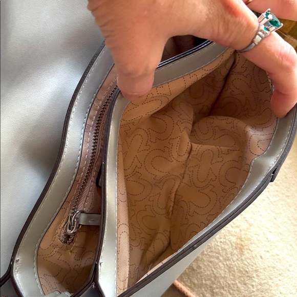 Brand New True Religion Wide Strap Crossbody Bag Metal Logo Accent Light Gray - Picture 14 of 16